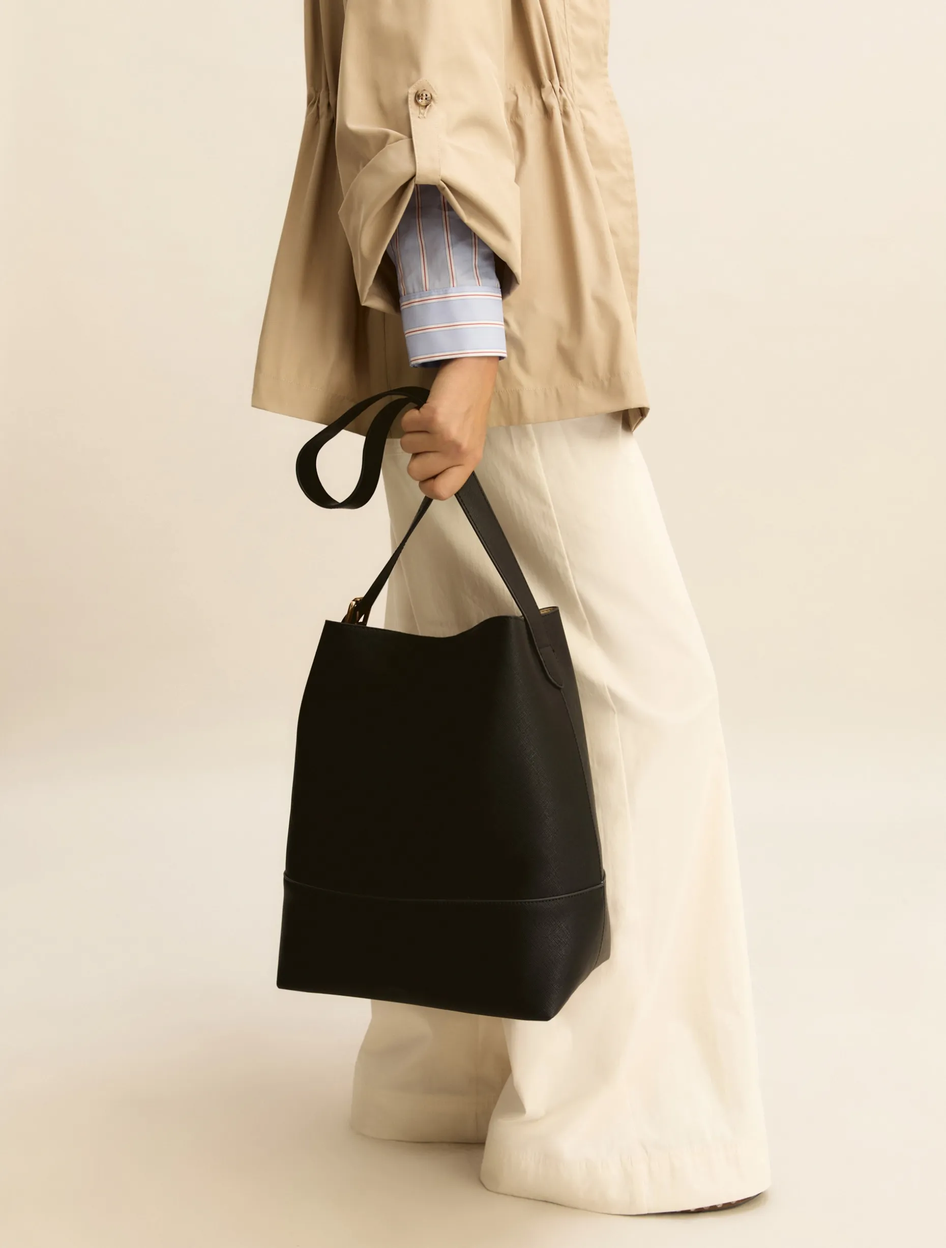 Borsa grande effetto saffiano - NERO