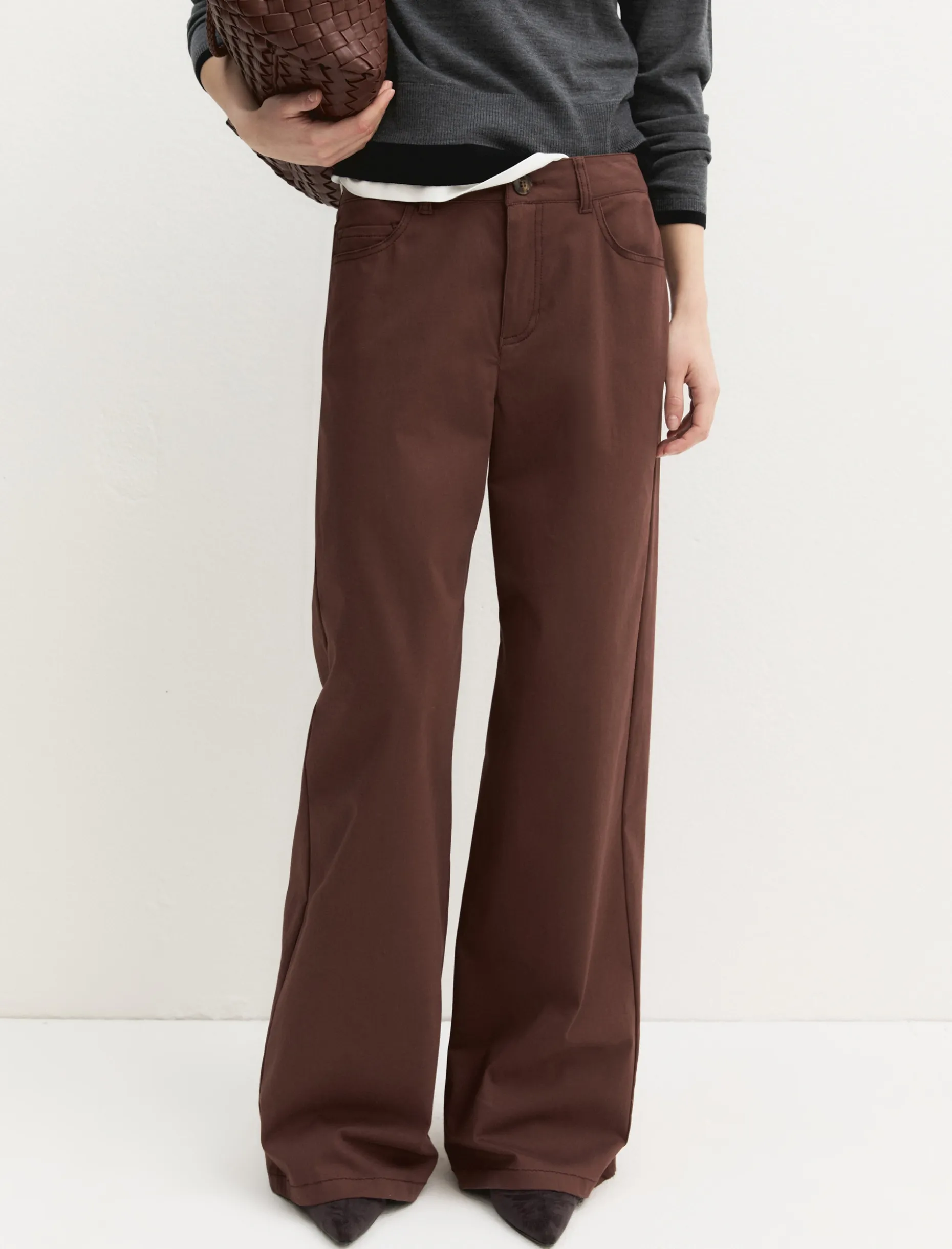 Pantalone 5 tasche in raso stretch - MARRONE