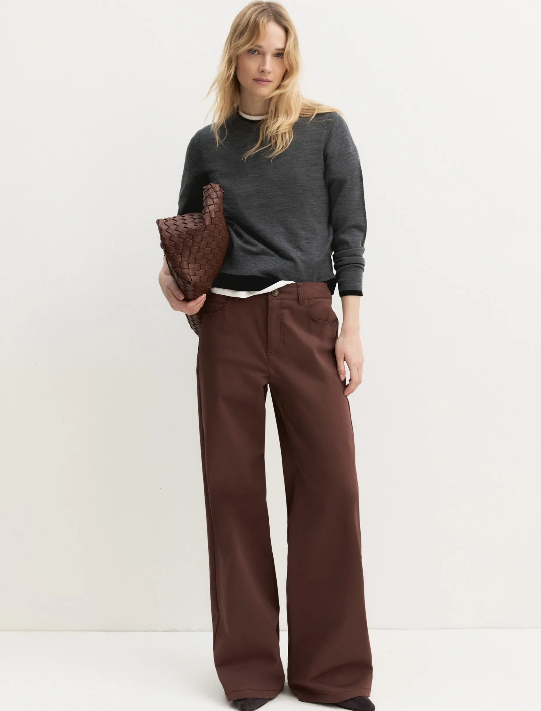 Pantalone 5 tasche in raso stretch - MARRONE